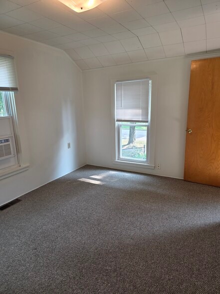 Building Photo - 413 N Marshall Ave