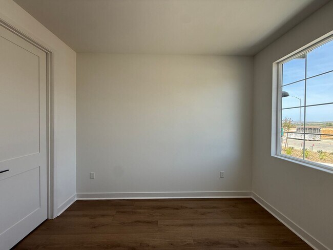 Building Photo - 156 Coiner St