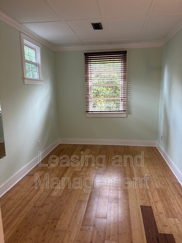 Building Photo - 2056 St James Dr