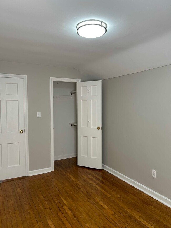 Building Photo - Spacious Colonial For Rent in Lyndhurst