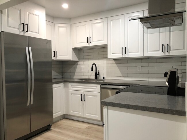 Interior Photo - 2411 Mathews Ave