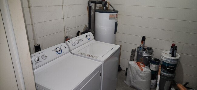 Building Photo - 242 Redbud Ln