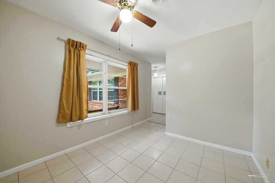 Building Photo - 1302 Laura Ln