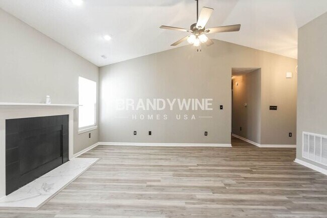 Building Photo - MOVE IN SPECIAL - February FREE with move ...
