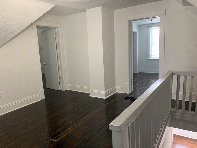 Building Photo - 871 Wood St