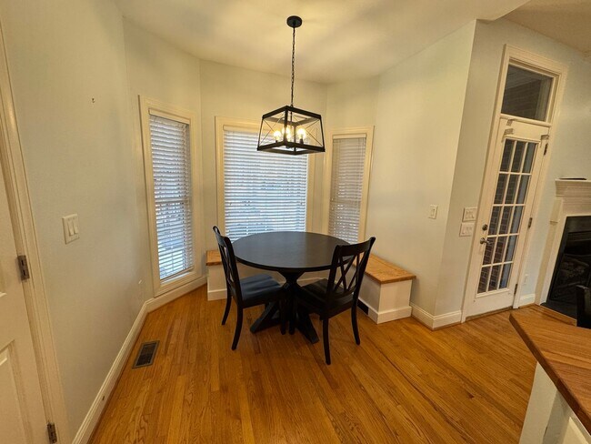 Building Photo - Available to Show