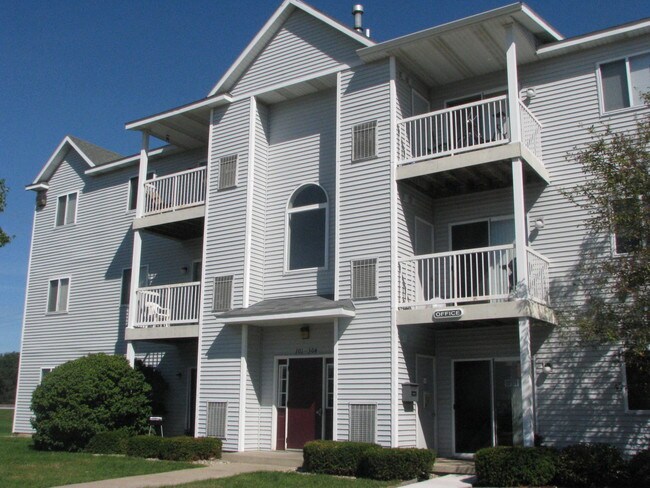 Primary Photo - Thorn-Barry Apartments