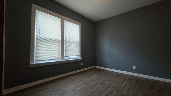 Building Photo - 3BR Single-Family Home with Basement & Off-Street Parking