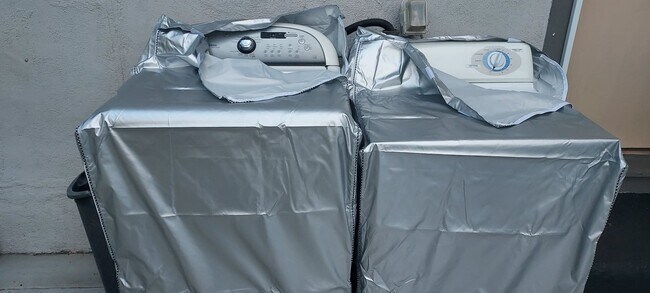 shared exterior washer/dryer - 549 W Avenue 26