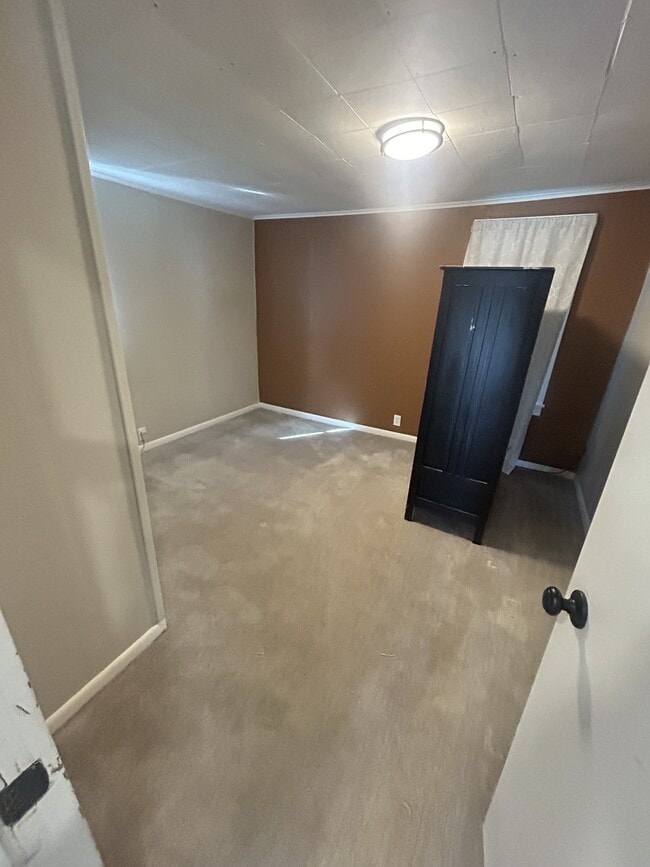 Building Photo - 406 W Alcott Ave