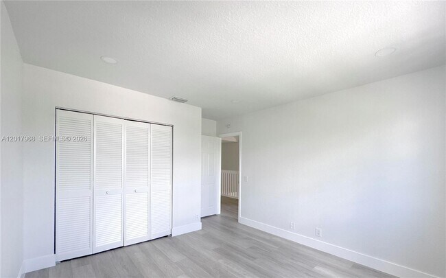 Building Photo - 1118 Hickory Way