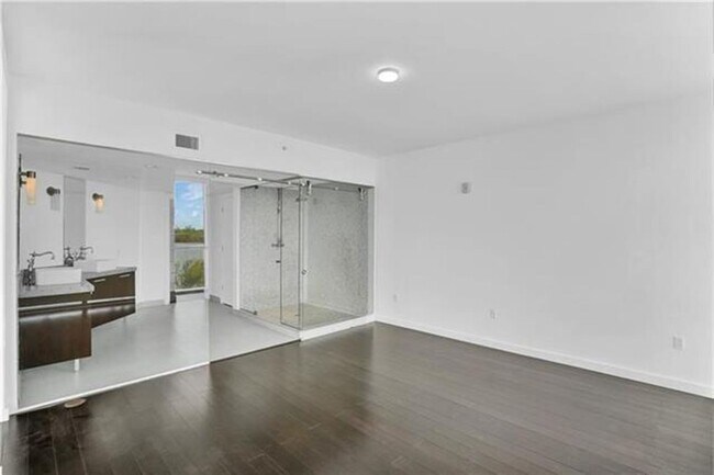 Building Photo - 720 NE 62nd St