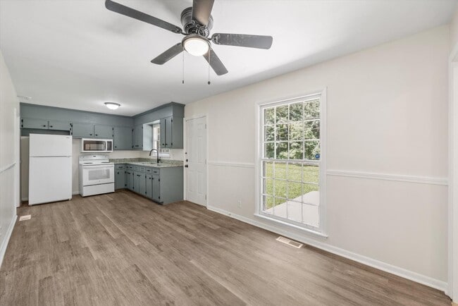 Building Photo - 2111 Shady Ln Cir NW