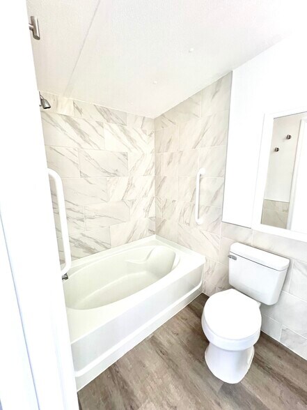 Building Photo - 14051 SE 63rd Ter