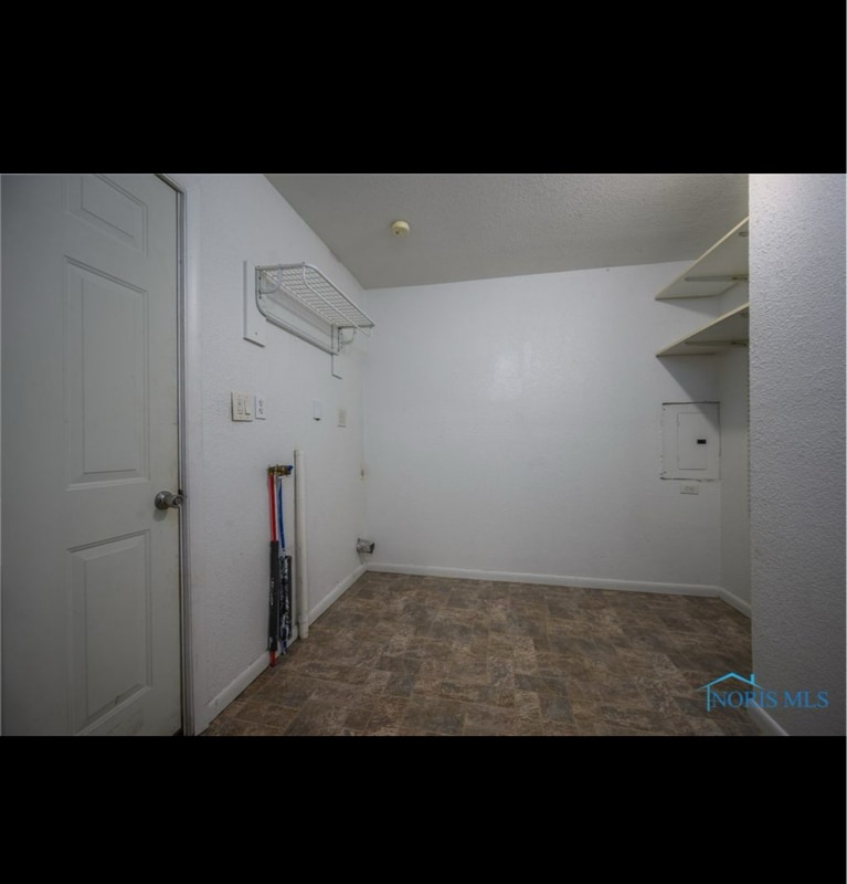 Building Photo - 228 Deigle Dr