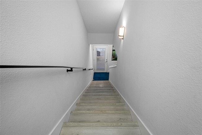 Building Photo - 1171 25th Ln N