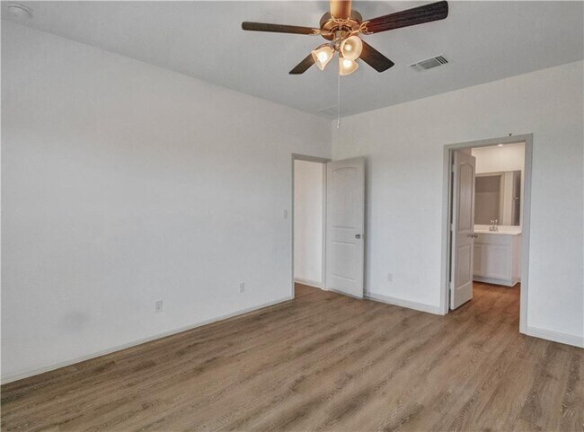 Building Photo - 100 Sweetwater Crk Ln