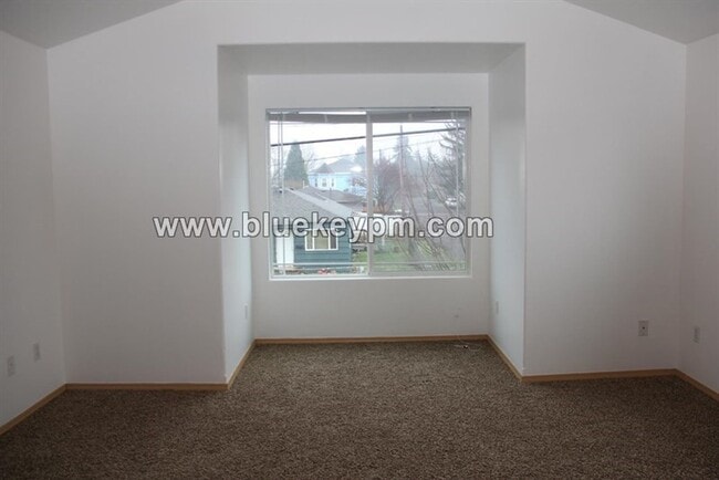 Building Photo - 3 bedroom 2.5 bath home in Errol Heights