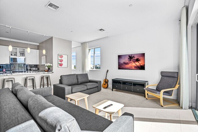 Building Photo - Monthly rental for Season , ( min 4 months)