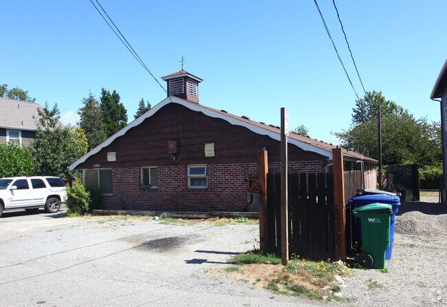 Building Photo - Rainier Court Apartments