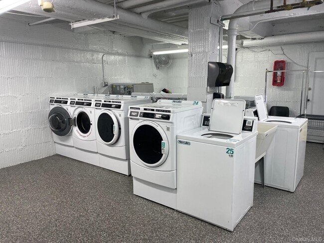 Building Photo - 192 Garth Rd