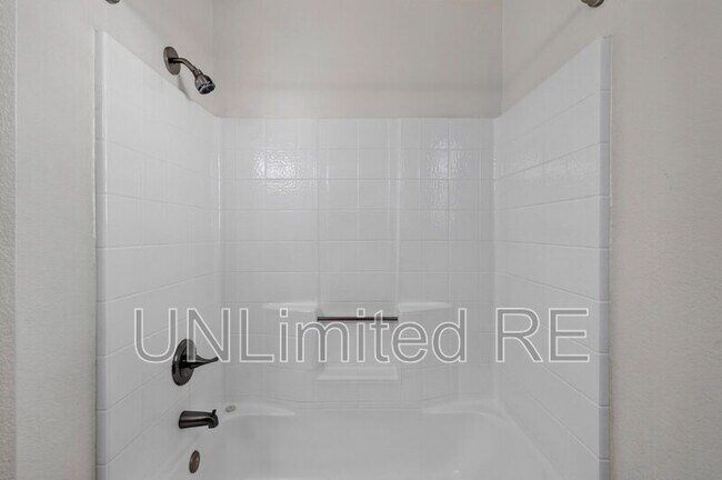 Building Photo - 2250 Atlantic Dr