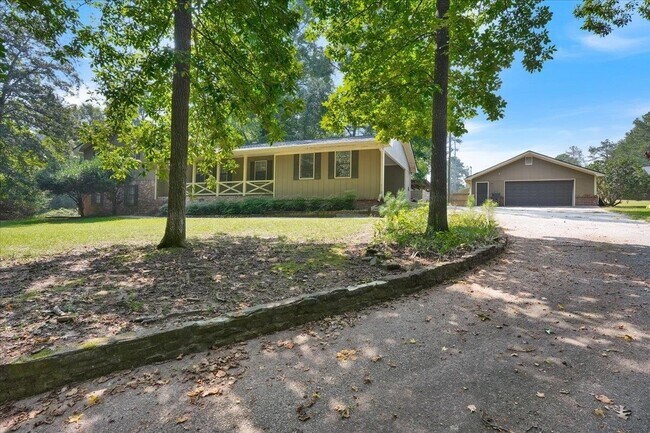 Building Photo - 1812 Wiggins Cir SW