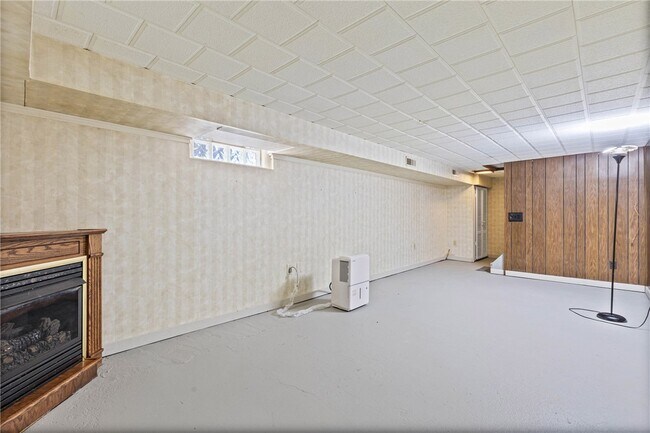 Building Photo - 130 Brooklawn Dr