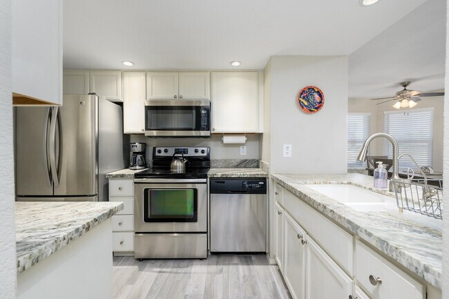 Building Photo - 4850 E Desert Cove Ave