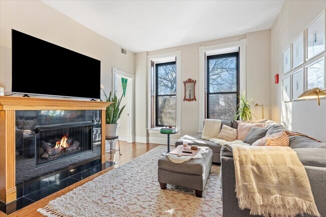 Building Photo - 1633 N North Park Avenue