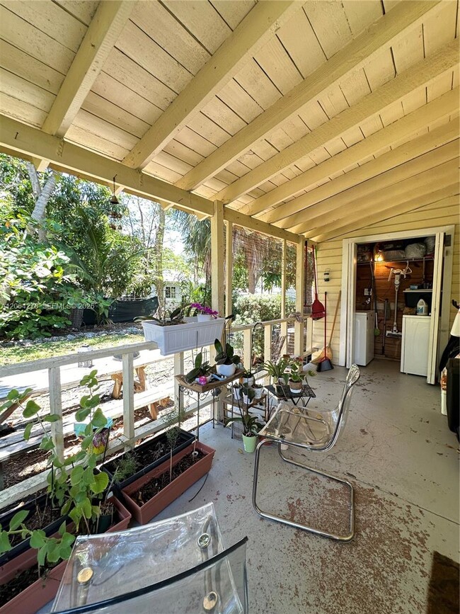 Building Photo - 3611 Oak Ave