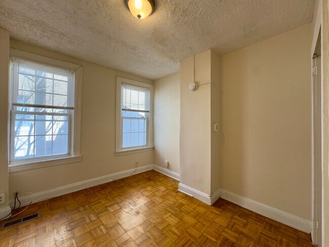 Building Photo - Large Four Bedroom Townhome in Pigtown