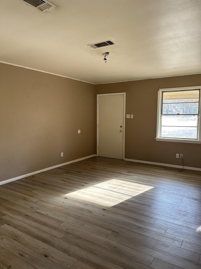Building Photo - 2707 Fort Miro Ave