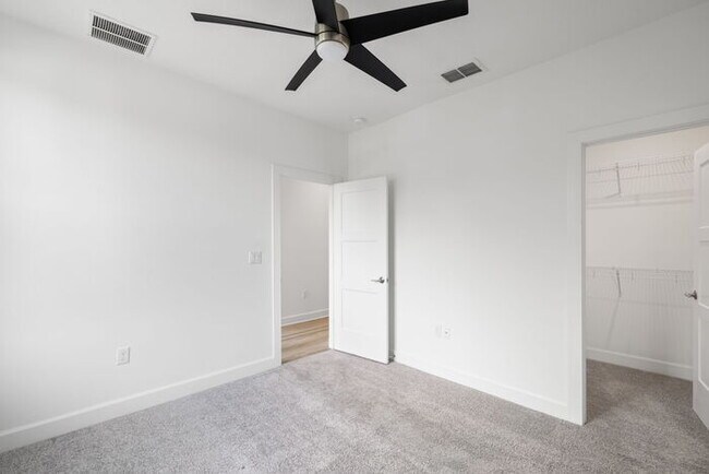 Building Photo - BEAUTIFUL Town Home For Rent in Downtown S...