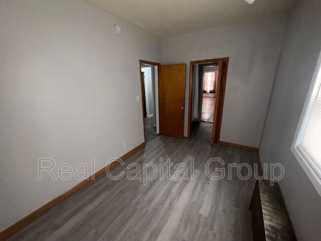 Building Photo - 1529-1529 Foster Ave