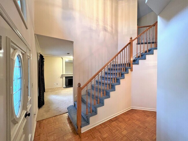 Building Photo - GREAT FARRAGUT LOCATION WITH INVITING FRONT PORCH CHARM!!!