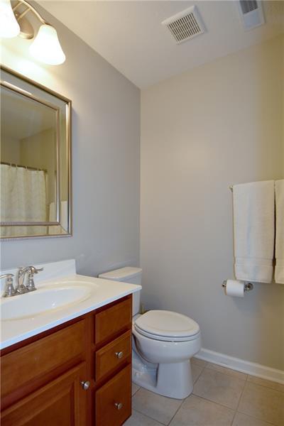 Building Photo - 616 Edison Dr