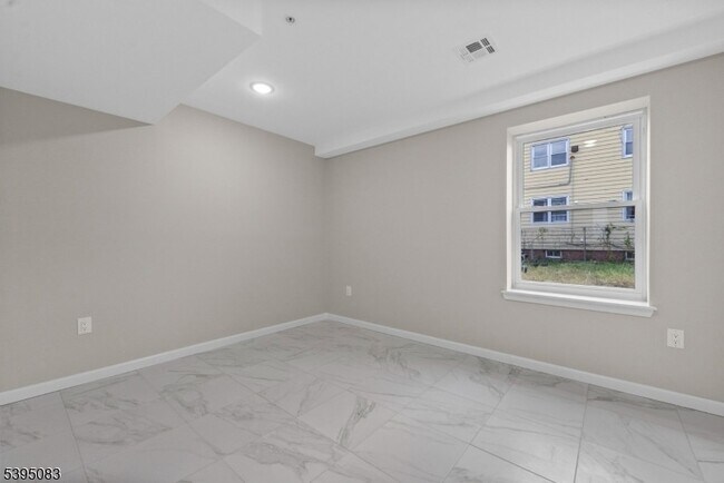 Building Photo - 24 Garibaldi Ave