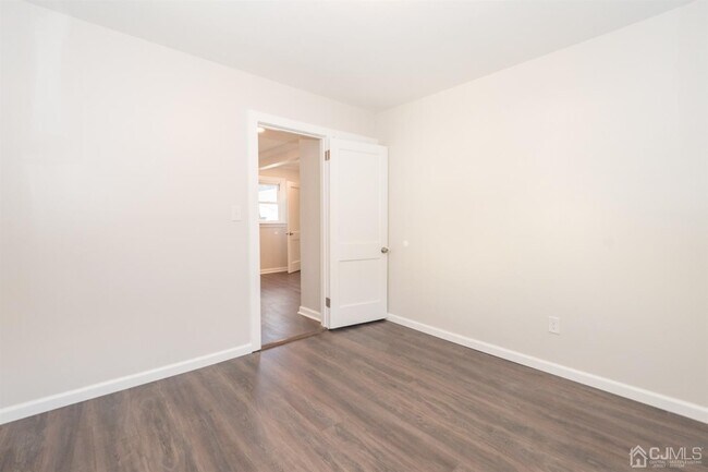 Building Photo - 209 Runyon Ave