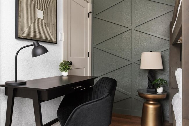 Building Photo - 1201 Southport Dr