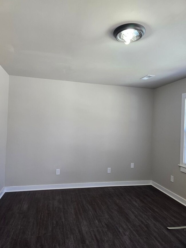 Building Photo - Coming  Soon- Newly  Renovated