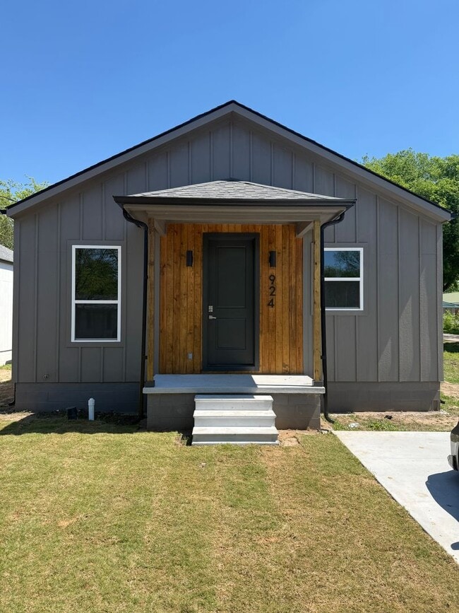 Building Photo - AVAILABLE NOW!- New Construction Rental in SW Ardmore!