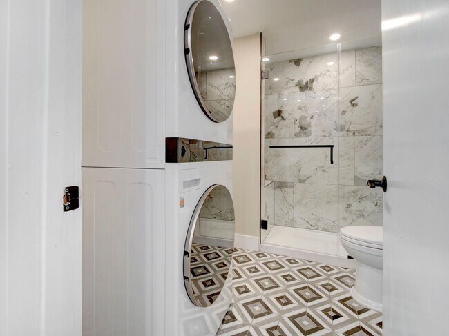 Building Photo - 88 Van Reypen St