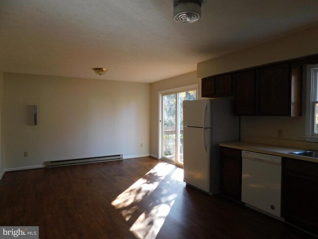 Building Photo - 106 Astoria Ct