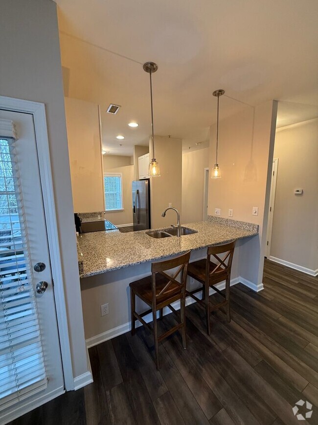 Building Photo - Modern Condo Near Lake Norman!!