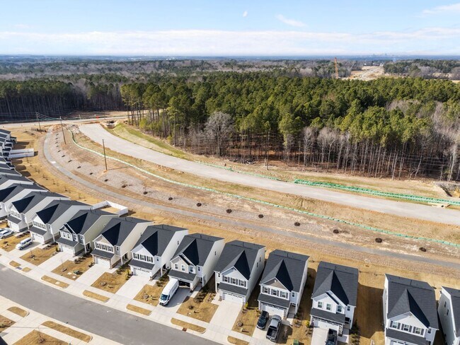 Building Photo - Charming 3BD/2.5BA Located In raleigh NC!!!