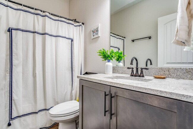 Building Photo - 410 N C St