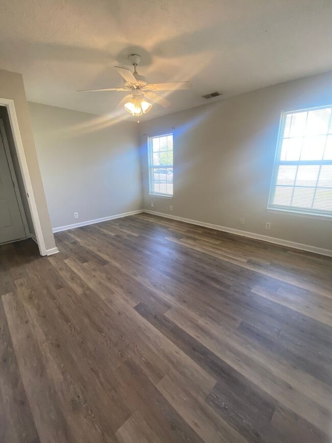 Building Photo - Charming 3 Bed 2 Bath Home In Murfreesboro