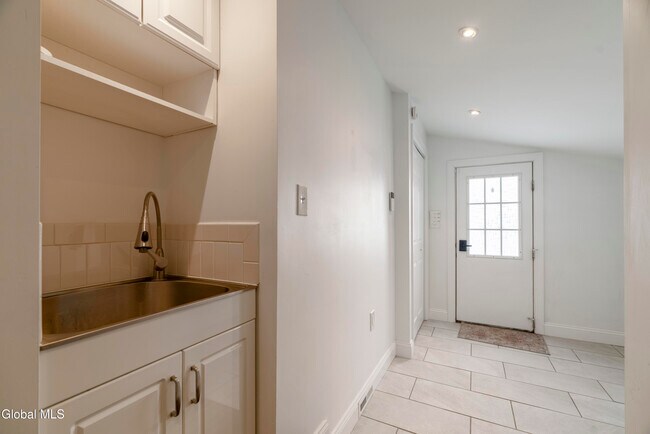 Building Photo - 288 Church St