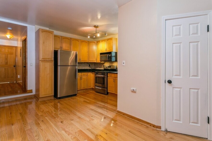 Kitchen - 320 6th St